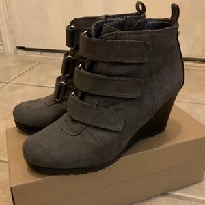 Dana Buchman Boots 6.5 size gray color